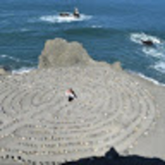 Meet your Posher, Laura - Picture 1 of 1